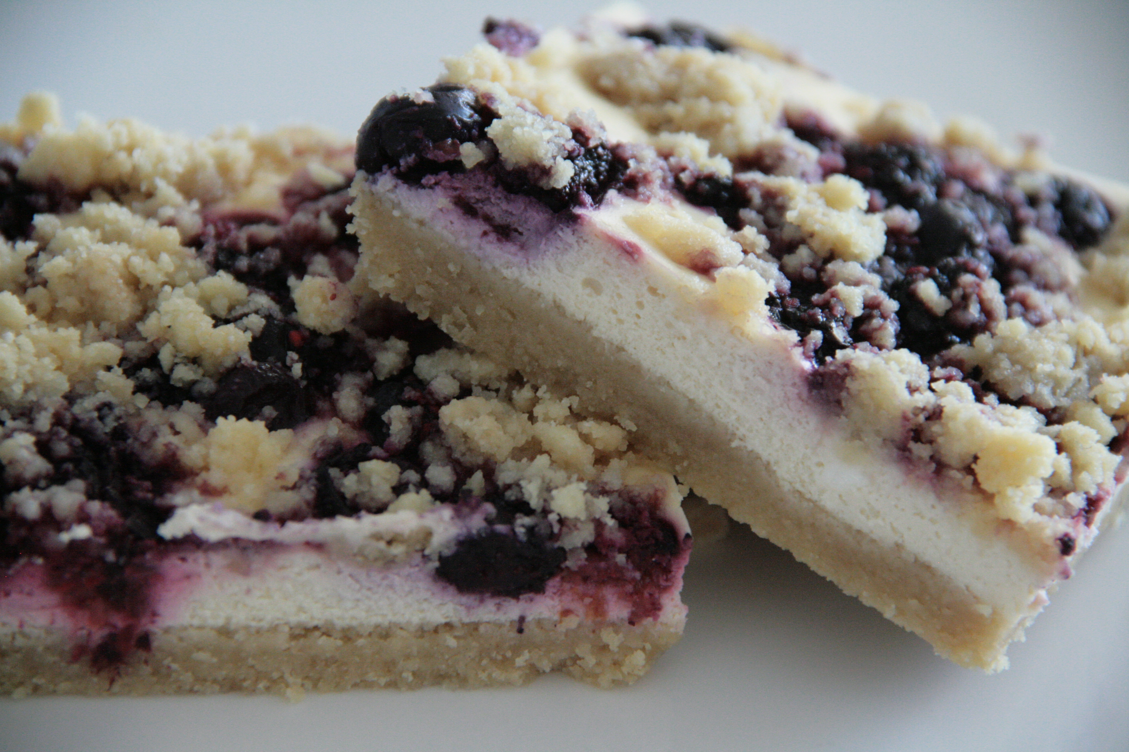 Vanilla berry cheesecake square